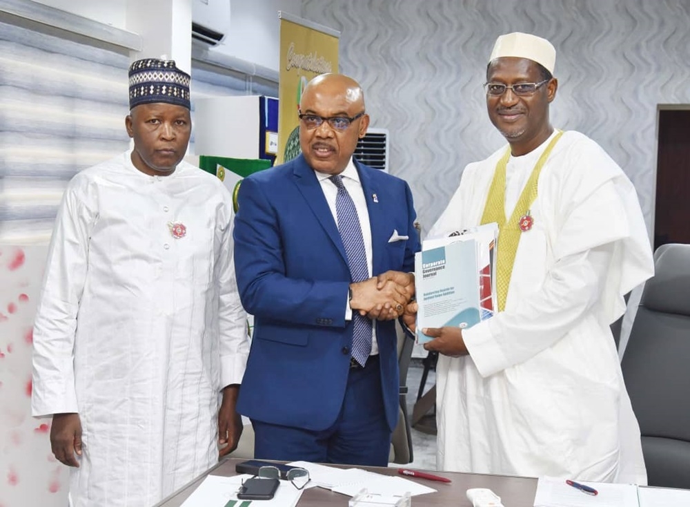 Honourable Minister of Housing and Urban Development, Arc. Ahmed Musa Dangiwa (2nd Right) during the courtesy visit of the team from Institute of Directors’ Centre for Corporate Governance on Tuesday, 28th November, 2023