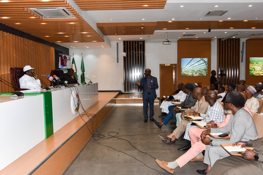 Honourable Minister, Federal Ministry of Works, Sen. Engr. Dave Umahi meeting with Directors in the Ministry's Conference Room on Thursday, 4th January 2024